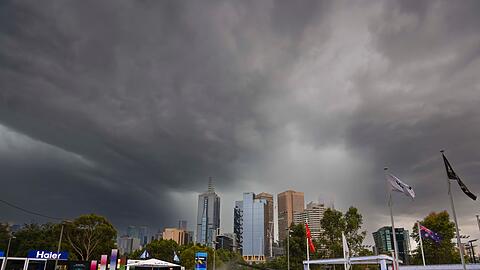 Das Unwetter über Melbourne brachte den Spielplan durcheinander.