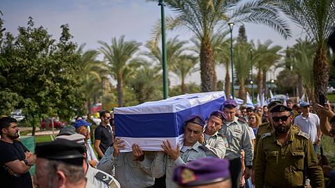 Die von der Hamas übergebenen sterblichen Überreste des Soldaten sind identifiziert.