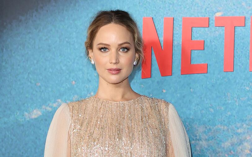 Zufällige Zeugin einer Hollywood-Methode gegen Schluckauf wurde Jada Yuan bei einer Party während der Filmfestspiele in Cannes 2014. Die Reporterin schrieb bei "Vulture" darüber: Schauspielerin Jennifer Lawrence bekam einen Schluckauf und fragte sofort nach Wasser und jemandem, der es ihr einflößen könne ... Zufällige Zeugin einer Hollywood-Methode gegen Schluckauf wurde Jada Yuan bei einer Party während der Filmfestspiele in Cannes 2014. Die Reporterin schrieb bei "Vulture" darüber: Schauspielerin Jennifer Lawrence bekam einen Schluckauf und fragte sofort nach Wasser und jemandem, der es ihr einflößen könne ...