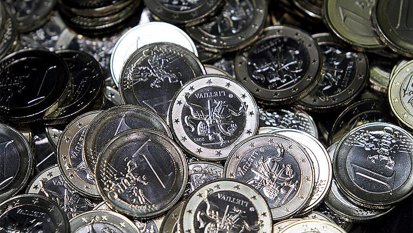 Der Euro ist auf den teifsten Stand seit zweieinhalb Jahren gefallen. Der Euro ist auf den teifsten Stand seit zweieinhalb Jahren gefallen.