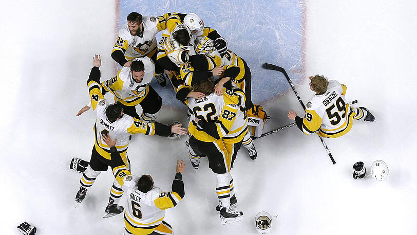 Kollektiver Freudentaumel: Die Pittsburgh Penguins haben wieder den Stanley Cup geholt.