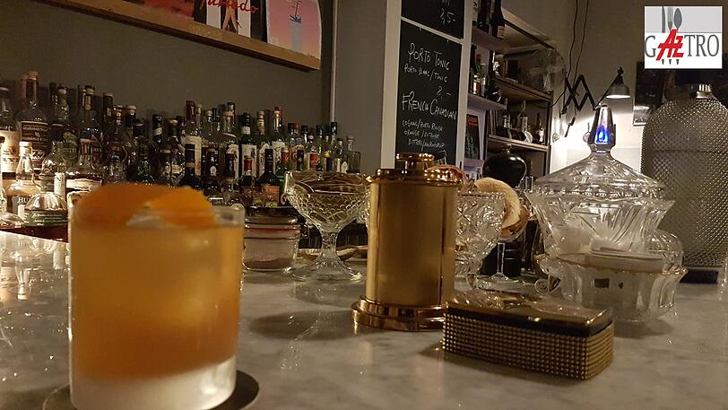 Ein gerührter Whiskey Sour in der Bar Garçon.