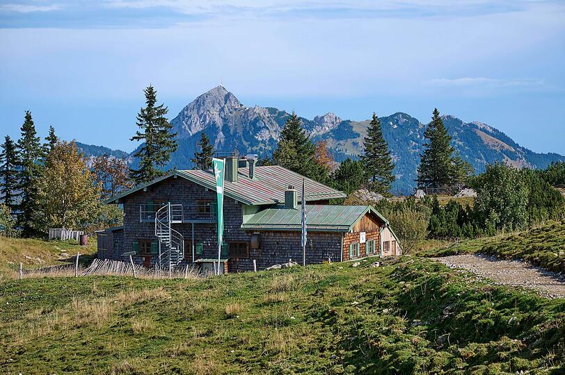 Das Taubensteinhaus vor dem Wendelstein.