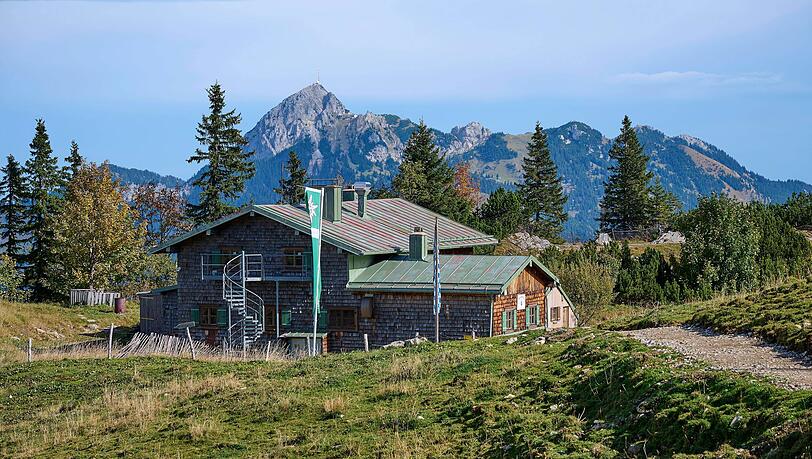 Das Taubensteinhaus vor dem Wendelstein.