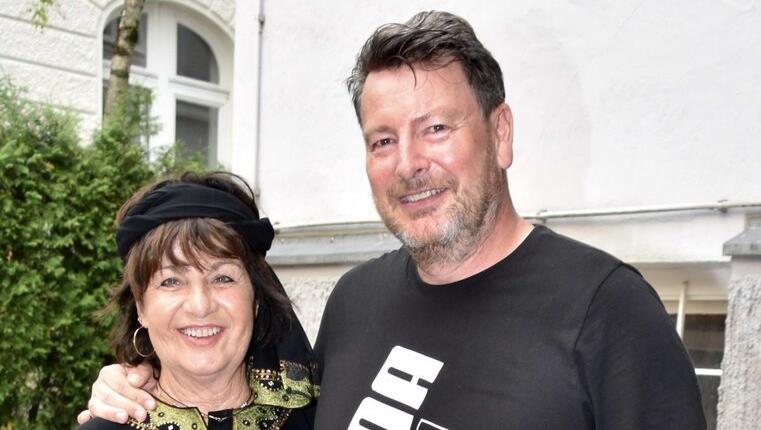 Neue Liebe: Renate Fischer mit Karl Reischl auf dem 70. Geburtstag von Andrea Wildner in Schwabing. Neue Liebe: Renate Fischer mit Karl Reischl auf dem 70. Geburtstag von Andrea Wildner in Schwabing.