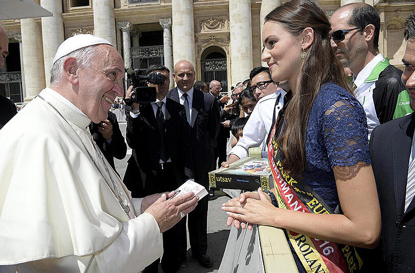 Der Papst plauderte kurz mit Bröder.