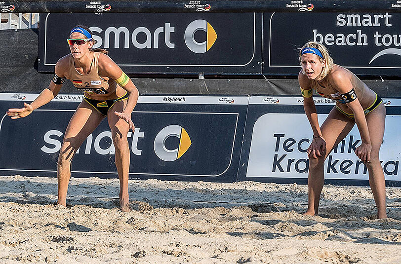 Die Olympiasiegerinnen Kira Walkenhorst (links) und Laura Ludwig.
