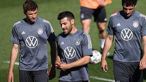 Zurück beim DFB-Team: Thomas Müller (l),Kevin Volland und Mats Hummels (r) beim ersten Training in Seefeld.