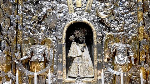 Im Wallfahrtsort Alt&ouml;tting steht die Schwarze Madonna im Mittelpunkt. (Archivbild)