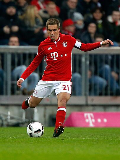 Philipp Lahm: ohne Note - Das Jubiläum für den Kapitän. Lief zum 500. Mal in einem Pflichtspiel für den FC Bayern auf, wurde für Rafinha eingewechselt. In Feierlaune war er angesichts des Spiels trotzdem nicht.