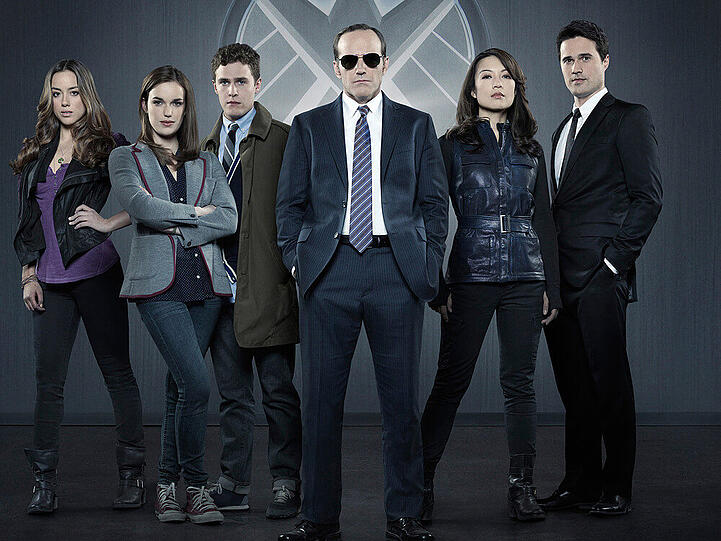 Die "Agents Of S.H.I.E.L.D." (v.li.): Skye (Chloe Bennet), Jemma Simmons (Elizabeth Henstridge),  Leo Fitz (Iain De Caestecker), Phil Coulson (Clark Gregg), Melinda May (Ming-Na Wen) und Grant Ward (Brett Dalton)