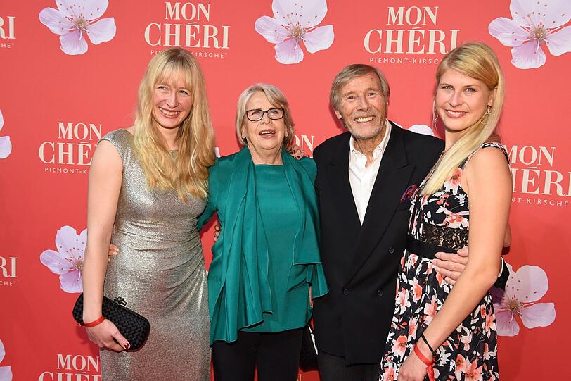 Horst Janson und Frau Hella mit den Töchtern Sarah sowie Laura