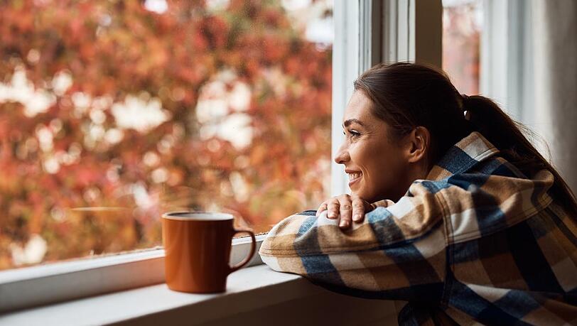 Hygge steht für einen Lebensstil voller Gemütlichkeit und Wohlbefinden.