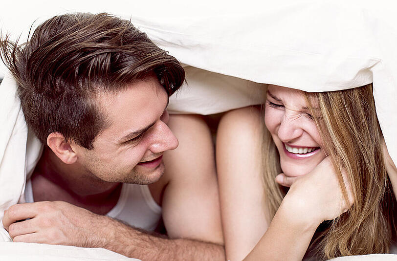 Um den Partner von seinen Vorlieben und Wünschen wissen zu lassen, sollte man keine Scheu zeigen.