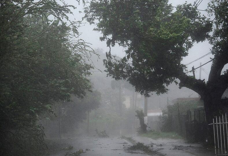 Irma fegt in Fajardo, Puerto Rico, durch die Straßen der Stadt.