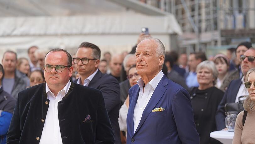 Clemens Baumgärtner und Dieter Becken beim Richtfest. Clemens Baumgärtner und Dieter Becken beim Richtfest.