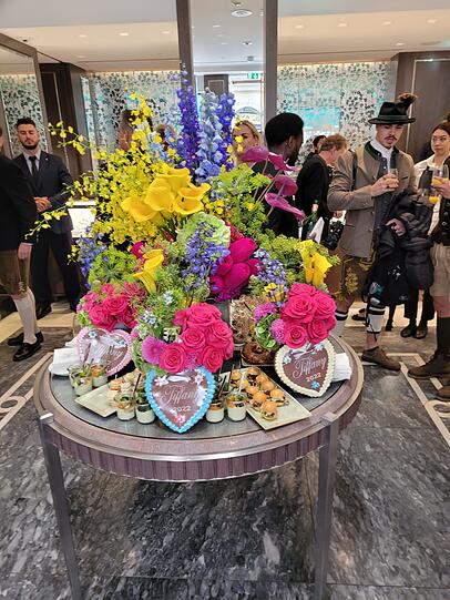 Opulent und farbenfroh: Die Deko bei der Tiffany-Wiesn im Laden in der Perusastraße Opulent und farbenfroh: Die Deko bei der Tiffany-Wiesn im Laden in der Perusastraße
