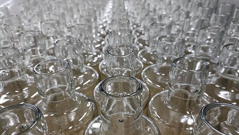 Die besonders robusten "Strongbottles" sind extrem bruchsicher – entwickelt haben sie Forscher aus Bayreuth. Die besonders robusten "Strongbottles" sind extrem bruchsicher – entwickelt haben sie Forscher aus Bayreuth.