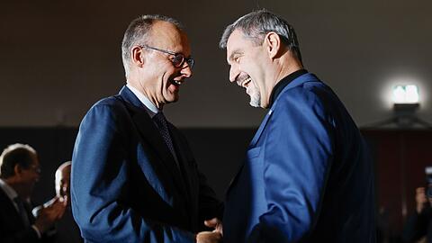 Wollen auch auf dem CSU-Parteitag Einigkeit demonstrieren: Friedrich Merz und Markus Söder. (Archivbild)
