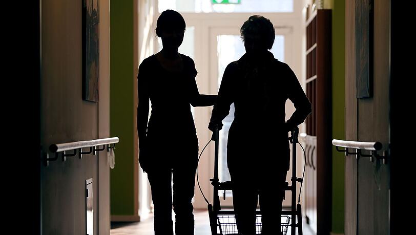 Noch ist eine Pflegereform nur in Konturen erkennbar, vieles ist noch strittig. (Symbolbild) Noch ist eine Pflegereform nur in Konturen erkennbar, vieles ist noch strittig. (Symbolbild)