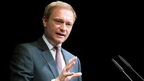 Partei-Chef Christian Lindner fordert von den Mitgliedern, 75 Euro an die Bundes-FDP überweisen.