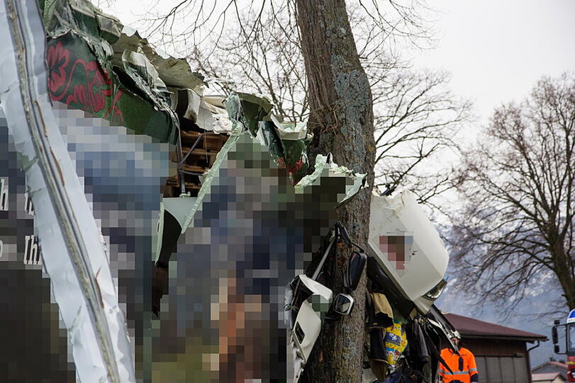 Die Bilder vom Lkw-Unfall in Anger.