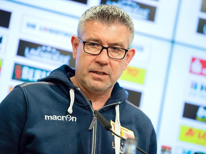 Berlins Trainer Urs Fischer spricht bei einer Pressekonferenz. Foto: Lisa Ducret