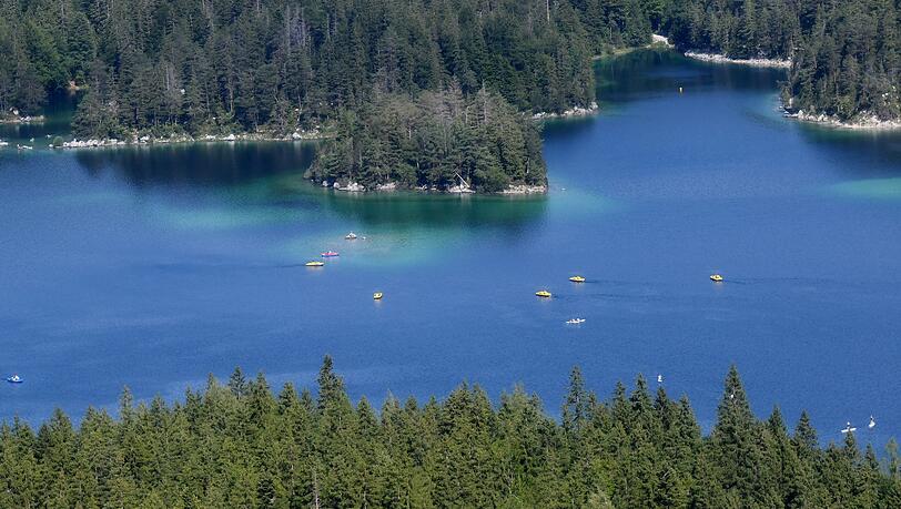 Im Eibsee sind ein Mann und sein Sohn untergegangen. (Symboldbild)