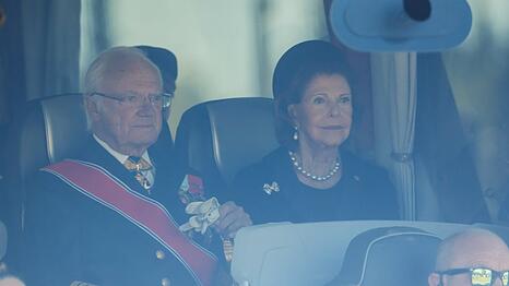 Carl XVI. Gustaf und Silvia von Schweden am Mittwochvormittag in Oslo auf dem Weg zu K&ouml;nig Haralds Trauerfeier.