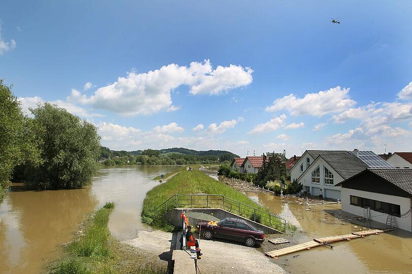 ... die das Wasser der Donau zurückhalten soll.