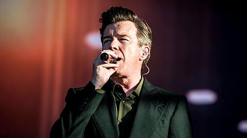 Rick Astley ist seit Jahrzehnten im Musikgesch&auml;ft aktiv.