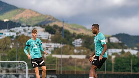 Beim Training mit der österreichischen Nationalelf: Paul Wanner (l.) und David Alaba. Coach Ralf Rangnick wirbt um das Bayern-Talent.