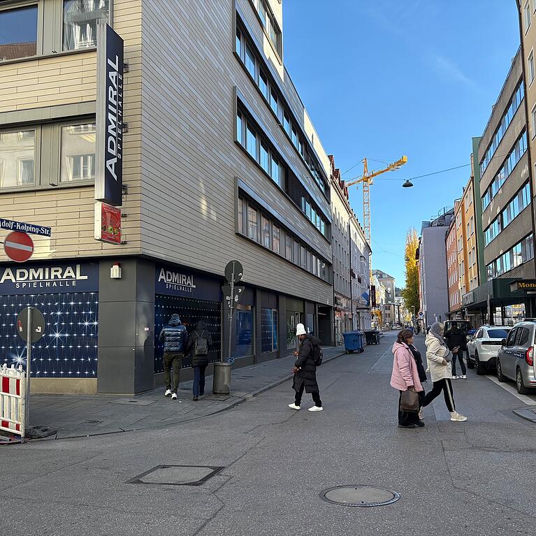 Die Kreuzung Schiller- und Adolf-Kolping-Straße: Hier kommt ein Videoturm hin. Die Straße runter wird die zweite Anlage aufgestellt.