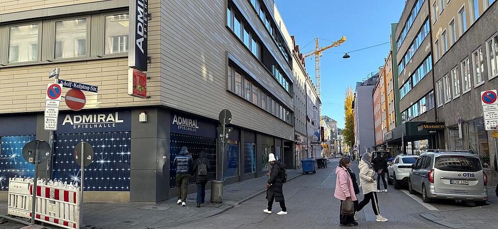 Die Kreuzung Schiller- und Adolf-Kolping-Straße: Hier kommt ein Videoturm hin. Die Straße runter wird die zweite Anlage aufgestellt.
