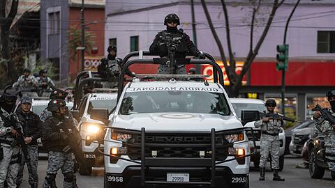 Bei den K&auml;mpfen kommen mehr als 70 Menschen ums Leben, darunter 25 Soldaten der Nationalgarde.
