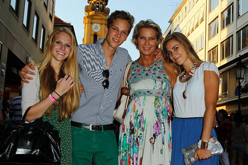 Stephanie von Pfuel mit Kindern