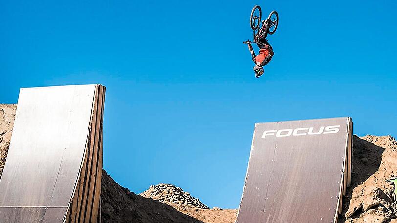 17 Tage lang findet die "Bike & Style" am Münchner Flughafen statt. High-Jump-Contests und Freestyle-Shows internationaler Profis sorgen für Spannung und Nervenkitzel.