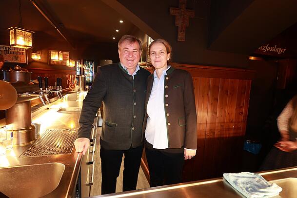 Lorenz und Christine Stiftl wollen in ihrem Stehausschank die ungezwungene Atmosphäre eines britischen Pubs nach München bringen.