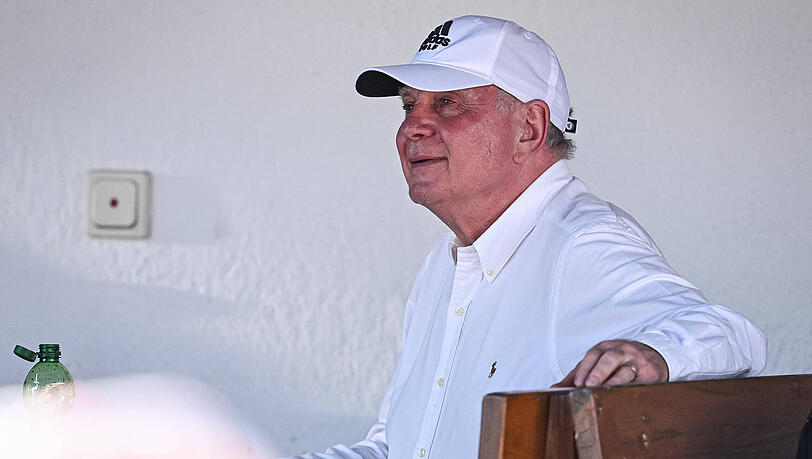 Stärkt Eberl: Uli Hoeneß. Stärkt Eberl: Uli Hoeneß.