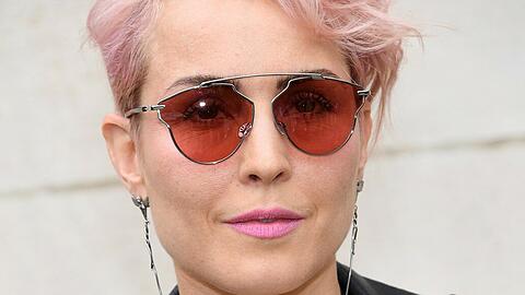 Neuer Look: Schauspielerin Noomi Rapace steht neuerdings auf Pink.
