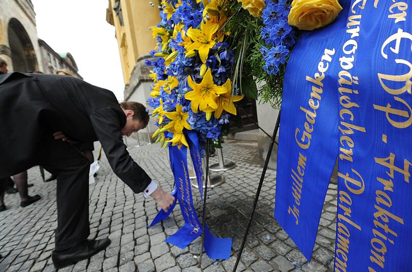 Am Morgen hatte dort das Requiem stattgefunden. Das offizielle Bayern nimmt Abschied von Otto von Habsburg.