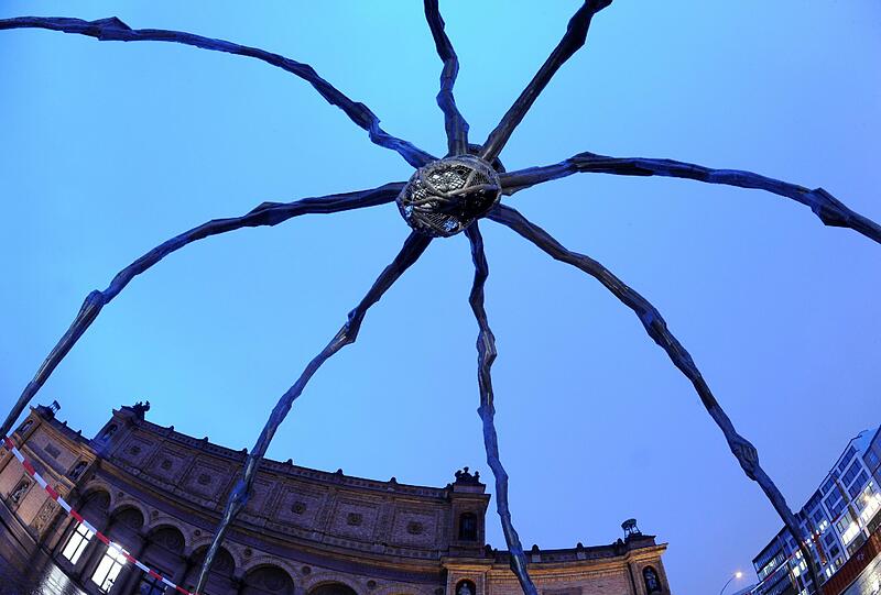 Die Spinnenskulptur der französisch-amerikanischen Bildhauerin Louise Bourgeois.
