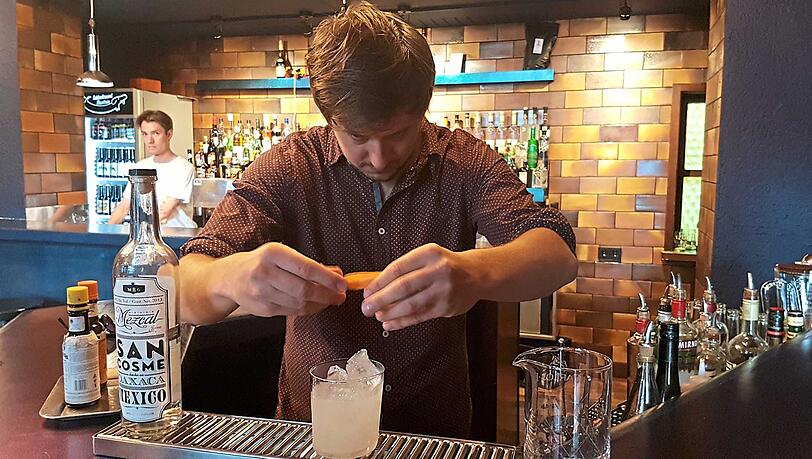 David Metz bei seiner Lieblingsbeschäftigung: Cocktails machen. David Metz bei seiner Lieblingsbeschäftigung: Cocktails machen.
