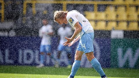 Auch wenn ihn die Kameraden manchmal im Regen stehen lassen, Neuzugang Jesper Verlaat ist der Königstransfer der Sechzger.