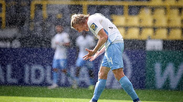 Auch wenn ihn die Kameraden manchmal im Regen stehen lassen, Neuzugang Jesper Verlaat ist der Königstransfer der Sechzger.