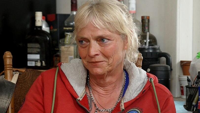 "Bauer sucht Frau International": Die bisexuelle Bäuerin Annette muss sich entscheiden. "Bauer sucht Frau International": Die bisexuelle Bäuerin Annette muss sich entscheiden.