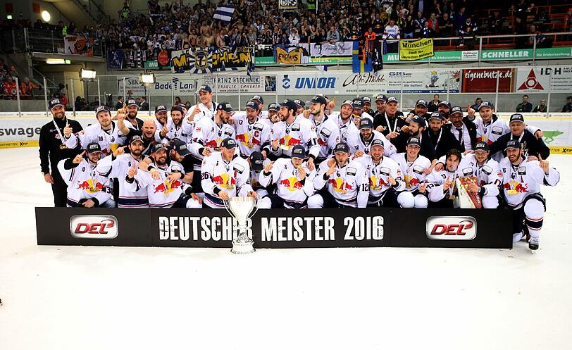 Mannschaftsfoto des deutschen Meisters EHC München.