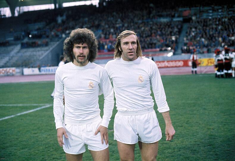 Paul Breitner ist einer der bekanntesten Bayern-Rückkehrer. Zwischen 1970 und 1974 reifte er dort zum Weltklassespieler, gewann drei Meistertitel und den Europapokal der Landesmeister. Nach dem WM-Titel mit Deutschland wechselte Breitner 1974 zu Real Madrid, wo er gemeinsam mit Günter Netzer im zentrelen Mittelfeld die Geschicke der Madrilenen lenkte. Zwei nationale Meisterschaften gewann Breitner mit Real. 1976 war allerdings im Halbfinale des Landesmeister-Pokals Endstation bei den Bayern.
