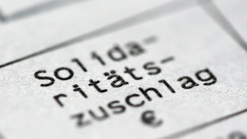 Der volle Solidaritätszuschlag soll nur noch von den reichsten 3,5 Prozent der Steuerzahler gezahlt werden. Der volle Solidaritätszuschlag soll nur noch von den reichsten 3,5 Prozent der Steuerzahler gezahlt werden.
