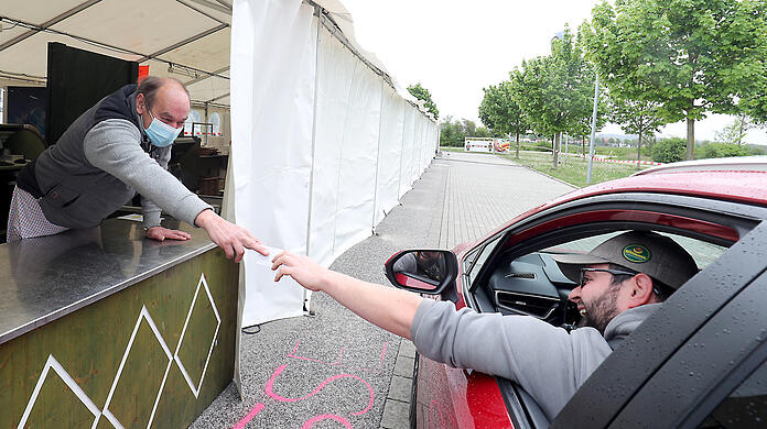 Festwirt Franz Widmann öffnet seinen "Festzelt-Drive-in" am Freitag.